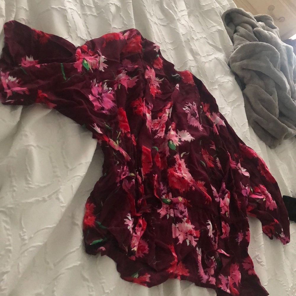 NWOT FLORAL KIMONO